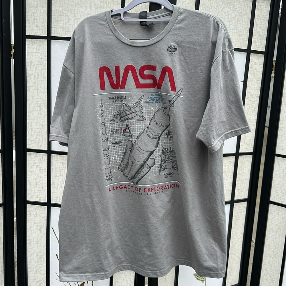 XL Women’s Graphic NASA T-Shirt